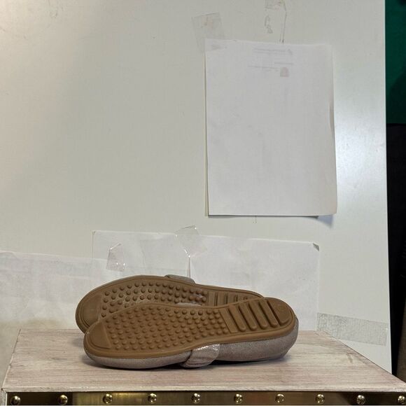 Matt Bernson Silver Flats size 7 new - Picture 5 of 6